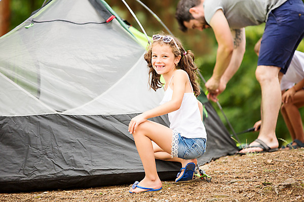 포토 JPG 주간 전신 서양인 외국인 여자 남자 딸 행복 아들 어린이 여행 가족 가족여행 텐트 서기 미소 앉기 소녀 소년 여러명 20대 성인 야외 옆모습 10대 세명 소풍 화목 캠핑 가족라이프 아빠 즐거움 체코 설치 국내포토 자연요소 라이프스타일 감정 유럽 뷰포인트 다수 컨셉 관계 모션 청소년 레저 표정 캠핑도구 사람 인종 청년 야외활동 파일형식