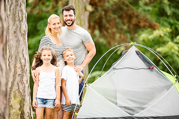 포토 JPG 주간 서양인 외국인 나무 딸 행복 아들 어린이 여행 가족 엄마 가족여행 텐트 서기 미소 소녀 소년 여러명 상반신 20대 성인 야외 앞모습 10대 30대 소풍 화목 캠핑 가족라이프 아빠 즐거움 체코 국내포토 자연요소 식물 라이프스타일 여자 남자 감정 유럽 뷰포인트 다수 컨셉 관계 모션 청소년 레저 표정 캠핑도구 사람 인종 청년 장년 야외활동 파일형식