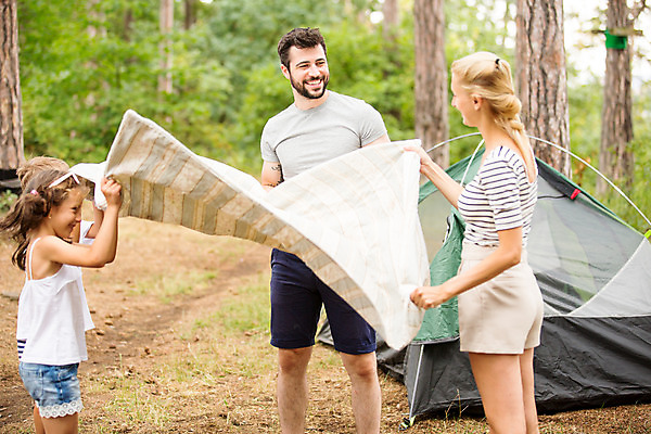 포토 JPG 주간 서양인 외국인 딸 행복 아들 어린이 여행 가족 엄마 가족여행 텐트 서기 미소 들기 소녀 소년 여러명 상반신 20대 성인 야외 앞모습 옆모습 10대 30대 소풍 화목 캠핑 가족라이프 아빠 담요 즐거움 체코 국내포토 자연요소 라이프스타일 여자 남자 감정 유럽 뷰포인트 다수 컨셉 관계 모션 청소년 레저 표정 캠핑도구 사람 인종 청년 장년 야외활동 파일형식