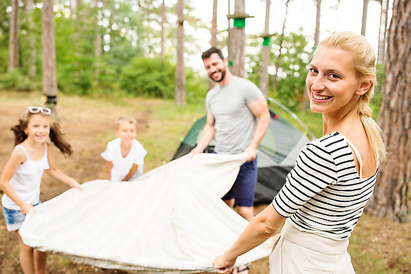 포토 JPG 주간 서양인 외국인 딸 행복 아들 어린이 여행 가족 엄마 가족여행 텐트 서기 미소 들기 소녀 소년 여러명 상반신 20대 성인 야외 앞모습 옆모습 10대 30대 소풍 화목 캠핑 가족라이프 아빠 담요 즐거움 체코 국내포토 자연요소 라이프스타일 여자 남자 감정 유럽 뷰포인트 다수 컨셉 관계 모션 청소년 레저 표정 캠핑도구 사람 인종 청년 장년 야외활동 파일형식
