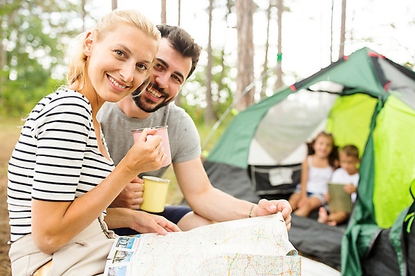 포토 JPG 주간 서양인 외국인 딸 행복 아들 어린이 여행 지도 가족 엄마 가족여행 텐트 미소 앉기 소녀 소년 여러명 상반신 20대 성인 야외 옆모습 아웃포커스 10대 30대 소풍 화목 캠핑 머그컵 가족라이프 아빠 즐거움 체코 국내포토 자연요소 라이프스타일 여자 남자 감정 유럽 뷰포인트 다수 컨셉 관계 모션 청소년 레저 촬영기법 표정 캠핑도구 사람 인종 청년 컵 장년 야외활동 파일형식