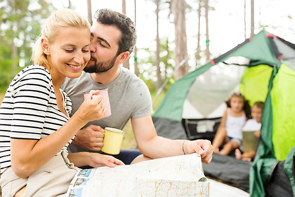 포토 JPG 주간 서양인 외국인 딸 행복 아들 어린이 여행 지도 가족 엄마 가족여행 키스 텐트 미소 앉기 소녀 소년 여러명 상반신 20대 성인 야외 옆모습 아웃포커스 10대 30대 소풍 화목 캠핑 머그컵 가족라이프 아빠 즐거움 체코 국내포토 자연요소 라이프스타일 여자 남자 감정 유럽 뷰포인트 다수 컨셉 관계 모션 청소년 레저 촬영기법 표정 캠핑도구 사람 인종 청년 컵 장년 야외활동 애정표현 파일형식