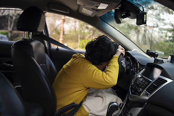 포토 JPG 주간 여자 노년 자동차 한명 상반신 야외 옆모습 놀람 운전 한국인 60대 위험 충돌 교통사고 불안 사회이슈 차안 당황 보험 안전벨트 사고예방 사고현장 자동차보험 접촉사고 졸음운전 차사고 노인여자한명만 국내포토 자연요소 1 감정 육상교통 뷰포인트 컨셉 모션 표정 안전 사람 동양인 성인 사건 예방 여자한명만 노인여자만 파일형식