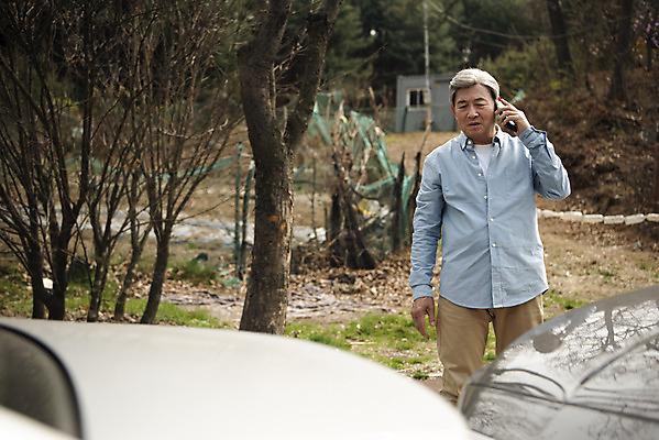 포토 JPG 주간 할아버지 노년 남자 도로 자동차 한명 상반신 야외 앞모습 스마트폰 드라이브 운전 한국인 위험 충돌 교통사고 불안 사회이슈 70대 통화 보험 사고예방 사고현장 자동차보험 접촉사고 졸음운전 차사고 남자만 노인남자한명만 국내포토 자연요소 1 감정 길 육상교통 뷰포인트 컨셉 교통시설 모션 사람 동양인 성인 핸드폰 스마트기기 사건 예방 남자한명만 노인남자만 파일형식