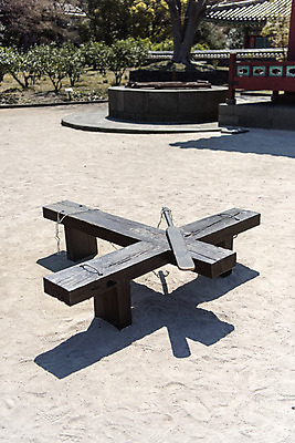 포토 JPG 주간 여행 유적지 한국 풍경 사람없음 야외 관광지 제주도 맑음 봄 문화재 고문 사적 제주도여행 형벌 제주목관아 국내포토 자연요소 계절 아시아 고건축 날씨 체벌 파일형식