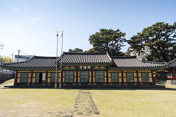 포토 JPG 주간 나무 여행 유적지 하늘 한국 풍경 사람없음 야외 관광지 제주도 맑음 봄 문화재 사적 제주도여행 제주향교 국내포토 자연요소 식물 계절 아시아 고건축 날씨 향교 파일형식