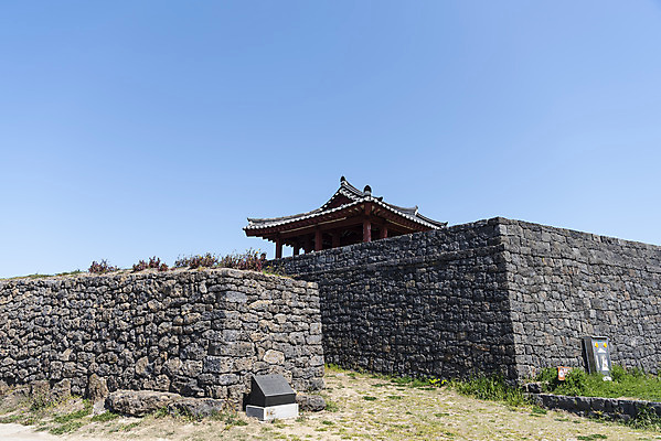 포토 JPG 주간 여행 유적지 하늘 한국 풍경 사람없음 야외 관광지 제주도 맑음 봄 문화재 연북정 제주도여행 국내포토 자연요소 계절 아시아 고건축 날씨 파일형식