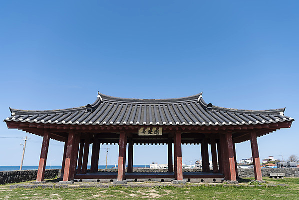 포토 JPG 주간 여행 유적지 하늘 한국 풍경 사람없음 야외 관광지 제주도 맑음 봄 문화재 연북정 제주도여행 국내포토 자연요소 계절 아시아 고건축 날씨 파일형식