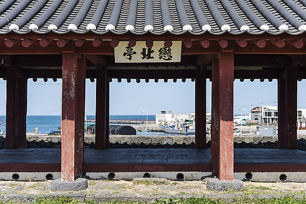 포토 JPG 주간 바다 여행 유적지 한국 풍경 사람없음 야외 관광지 제주도 맑음 봄 문화재 연북정 제주도여행 국내포토 자연요소 계절 아시아 고건축 날씨 파일형식