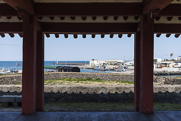포토 JPG 주간 바다 여행 유적지 한국 풍경 사람없음 야외 관광지 제주도 맑음 봄 문화재 연북정 제주도여행 국내포토 자연요소 계절 아시아 고건축 날씨 파일형식