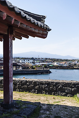 포토 JPG 주간 바다 여행 유적지 한국 기와 풍경 사람없음 야외 관광지 제주도 맑음 봄 문화재 연북정 제주도여행 국내포토 자연요소 계절 아시아 고건축 날씨 파일형식