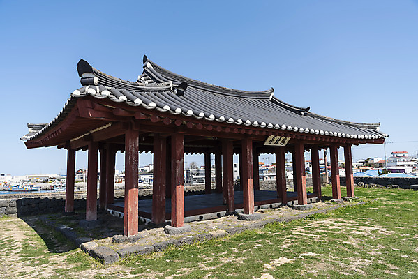 포토 JPG 주간 여행 유적지 하늘 한국 기와 풍경 사람없음 야외 관광지 제주도 맑음 봄 문화재 연북정 제주도여행 국내포토 자연요소 계절 아시아 고건축 날씨 파일형식