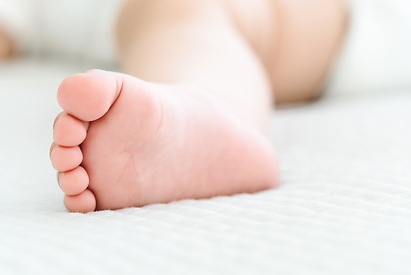 포토 JPG 스튜디오촬영 남자 발 휴식 실내 한명 근접촬영 신체부위 평화 귀여움 육아 성장 다리 아기 발바닥 발가락 돌봄 천진난만 남자아기한명만 국내포토 1 뷰포인트 컨셉 모션 사람 내부 남자한명만 남자아기만 파일형식