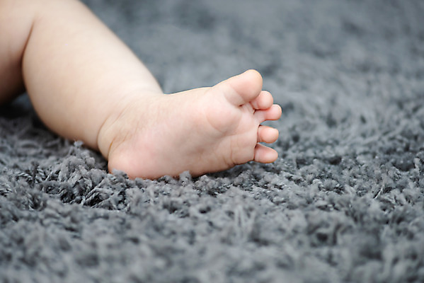 포토 JPG 스튜디오촬영 남자 발 휴식 실내 한명 근접촬영 신체부위 평화 귀여움 육아 성장 다리 아기 발바닥 발가락 돌봄 천진난만 남자아기한명만 국내포토 1 뷰포인트 컨셉 모션 사람 내부 남자한명만 남자아기만 파일형식