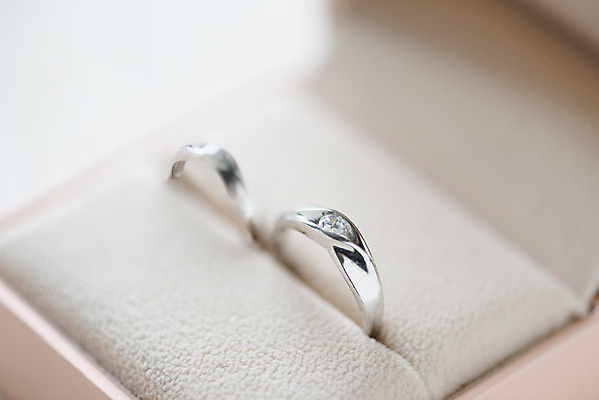 포토 JPG 스튜디오촬영 행복 결혼 프로포즈 결혼식 실내 사랑 근접촬영 사람없음 반지 맹세 오브젝트 결혼반지 커플반지 결혼소품 반지케이스 약혼 설레임 약혼반지 약혼식 국내포토 감정 뷰포인트 장신구 이벤트 내부 결심 보관함 약속 파일형식