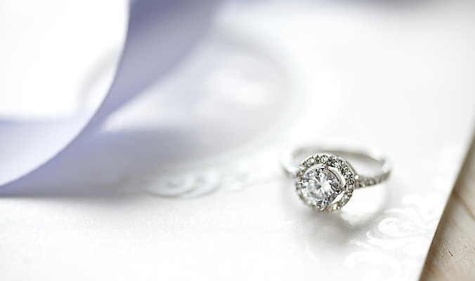 포토 JPG 스튜디오촬영 행복 결혼 프로포즈 결혼식 실내 사랑 근접촬영 사람없음 아웃포커스 반지 맹세 오브젝트 청첩장 결혼반지 커플반지 결혼소품 약혼 설레임 약혼반지 약혼식 국내포토 감정 뷰포인트 장신구 카드_감사 촬영기법 이벤트 내부 결심 약속 파일형식