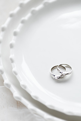 포토 JPG 스튜디오촬영 그릇 행복 결혼 프로포즈 결혼식 실내 사랑 근접촬영 사람없음 반지 맹세 오브젝트 결혼반지 커플반지 결혼소품 약혼 설레임 약혼반지 약혼식 국내포토 식기 감정 뷰포인트 장신구 이벤트 내부 결심 약속 파일형식