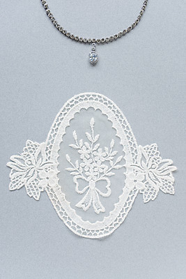 포토 JPG 스튜디오촬영 행복 결혼 목걸이 결혼식 실내 사랑 사람없음 장식 맹세 오브젝트 결혼소품 약혼 설레임 약혼식 국내포토 레이스천 감정 장신구 이벤트 내부 직물 결심 약속 파일형식