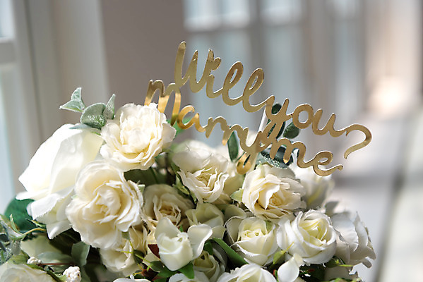 포토 JPG 스튜디오촬영 행복 부케 결혼 결혼식 실내 사랑 사람없음 아웃포커스 장미 맹세 오브젝트 결혼소품 약혼 설레임 약혼식 데코픽 국내포토 꽃 감정 꽃다발 촬영기법 이벤트 내부 결심 파티용품 약속 파일형식