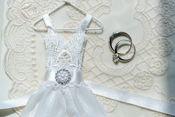 포토 JPG 스튜디오촬영 행복 웨딩드레스 결혼 프로포즈 결혼식 실내 사랑 근접촬영 사람없음 하이앵글 반지 맹세 오브젝트 결혼반지 커플반지 결혼소품 약혼 설레임 약혼반지 약혼식 플랫레이 국내포토 드레스 감정 뷰포인트 장신구 이벤트 내부 플랫 결심 약속 파일형식