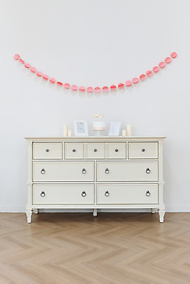 포토 JPG 스튜디오촬영 행복 액자 결혼 결혼식 실내 사랑 사람없음 장식 맹세 오브젝트 서랍장 결혼소품 약혼 설레임 가랜드 약혼식 국내포토 감정 가구 이벤트 내부 결심 파티용품 약속 파일형식