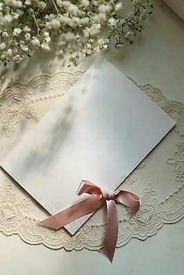 포토 JPG 스튜디오촬영 행복 리본 결혼 결혼식 실내 사랑 사람없음 맹세 오브젝트 청첩장 결혼소품 약혼 설레임 드라이플라워 약혼식 국내포토 꽃 감정 카드_감사 이벤트 내부 결심 약속 파일형식