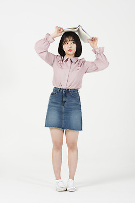 포토 JPG 스튜디오촬영 전신 여자 대학생 대학생라이프 실내 한명 서기 들기 20대 청년 앞모습 책 청춘 독서 희망 한국인 읽기 호기심 흰배경 여대생 청년여자한명만 성인여자한명만 국내포토 1 학생 라이프스타일 감정 뷰포인트 백그라운드 컨셉 모션 사람 동양인 성인 내부 흰색 여자한명만 성인여자만 청년여자만 파일형식