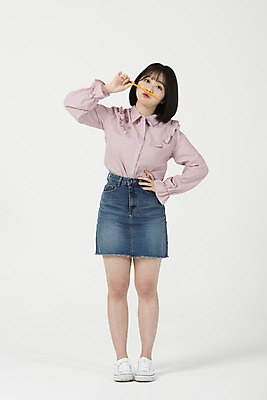 포토 JPG 스튜디오촬영 전신 여자 대학생 대학생라이프 실내 한명 서기 20대 청년 앞모습 청춘 연필 희망 한국인 흰배경 여대생 청년여자한명만 성인여자한명만 국내포토 1 학생 라이프스타일 감정 뷰포인트 백그라운드 컨셉 모션 학용품 사람 동양인 성인 내부 필기구 흰색 여자한명만 성인여자만 청년여자만 파일형식