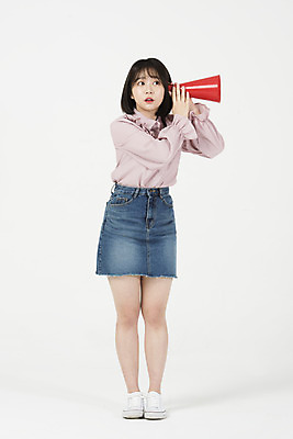 포토 JPG 스튜디오촬영 전신 여자 대학생 대학생라이프 실내 한명 서기 들기 20대 청년 앞모습 청춘 확성기 희망 놀람 듣기 한국인 알림 호기심 흰배경 여대생 청년여자한명만 성인여자한명만 국내포토 1 학생 라이프스타일 감정 뷰포인트 백그라운드 컨셉 모션 표정 사람 동양인 성인 내부 흰색 여자한명만 성인여자만 청년여자만 파일형식