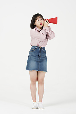 포토 JPG 스튜디오촬영 전신 여자 대학생 대학생라이프 실내 한명 서기 들기 20대 청년 앞모습 청춘 확성기 희망 듣기 한국인 호기심 흰배경 여대생 청년여자한명만 성인여자한명만 국내포토 1 학생 라이프스타일 감정 뷰포인트 백그라운드 컨셉 모션 사람 동양인 성인 내부 흰색 여자한명만 성인여자만 청년여자만 파일형식