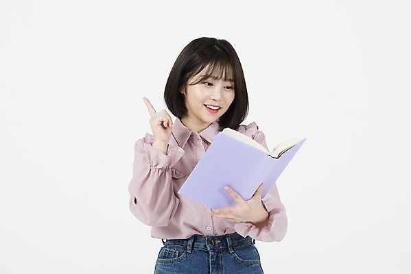 포토 JPG 스튜디오촬영 여자 대학생 대학생라이프 실내 한명 서기 미소 들기 손짓 상반신 20대 청년 앞모습 책 청춘 독서 희망 한국인 읽기 흰배경 여대생 청년여자한명만 성인여자한명만 국내포토 1 학생 라이프스타일 감정 뷰포인트 백그라운드 컨셉 모션 표정 사람 동양인 성인 내부 흰색 여자한명만 성인여자만 청년여자만 파일형식