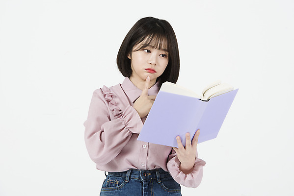 포토 JPG 스튜디오촬영 여자 대학생 대학생라이프 실내 한명 서기 들기 상반신 20대 청년 앞모습 책 청춘 독서 희망 한국인 읽기 호기심 흰배경 여대생 청년여자한명만 성인여자한명만 국내포토 1 학생 라이프스타일 감정 뷰포인트 백그라운드 컨셉 모션 사람 동양인 성인 내부 흰색 여자한명만 성인여자만 청년여자만 파일형식