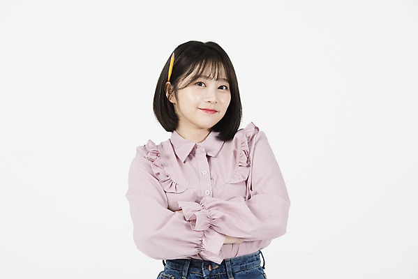 포토 JPG 스튜디오촬영 여자 대학생 대학생라이프 실내 한명 서기 미소 웃음 상반신 20대 청년 앞모습 청춘 연필 팔짱 희망 한국인 자신감 즐거움 흰배경 여대생 청년여자한명만 성인여자한명만 국내포토 1 학생 라이프스타일 감정 뷰포인트 백그라운드 컨셉 모션 학용품 표정 사람 동양인 성인 내부 필기구 흰색 여자한명만 성인여자만 청년여자만 파일형식