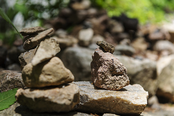 포토 JPG 주간 여행 자연 한국 풍경 사람없음 야외 아웃포커스 관광지 쌓기 봄 돌_바위 석탑 소원 국내여행 소원탑 양평 용문산 국내포토 자연요소 계절 아시아 모션 산 촬영기법 탑 생태계 경기도 파일형식