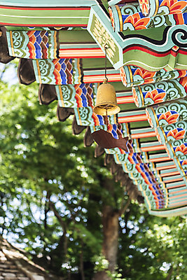 포토 JPG 주간 나무 여행 자연 한국 풍경 사람없음 야외 아웃포커스 관광지 봄 종 처마 국내여행 양평 용문사 풍경종 용문산 국내포토 자연요소 식물 계절 아시아 산 촬영기법 사찰 생태계 경기도 파일형식