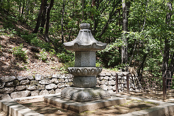 포토 JPG 주간 나무 여행 유적지 자연 한국 풍경 사람없음 야외 관광지 봄 문화재 국내여행 양평 용문사 용문산 정지국사부도 국내포토 자연요소 식물 계절 아시아 고건축 산 사찰 생태계 경기도 파일형식 승탑