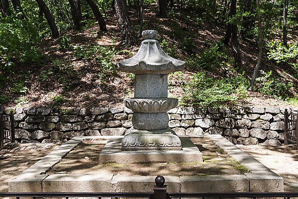 포토 JPG 주간 나무 여행 유적지 자연 한국 풍경 사람없음 야외 관광지 봄 문화재 국내여행 양평 용문사 용문산 정지국사부도 국내포토 자연요소 식물 계절 아시아 고건축 산 사찰 생태계 경기도 파일형식 승탑