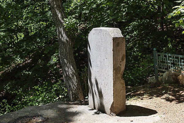 포토 JPG 주간 나무 여행 유적지 자연 한국 풍경 사람없음 야외 관광지 봄 문화재 국내여행 양평 용문사 용문산 정지국사비 국내포토 자연요소 식물 계절 아시아 고건축 산 사찰 비석 생태계 경기도 파일형식