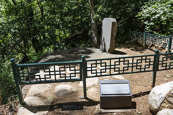 포토 JPG 주간 여행 유적지 자연 한국 풍경 사람없음 야외 관광지 봄 문화재 국내여행 양평 용문사 용문산 정지국사비 국내포토 자연요소 계절 아시아 고건축 산 사찰 비석 생태계 경기도 파일형식