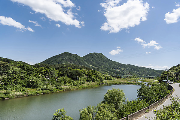 포토 JPG 주간 나무 구름 여행 자연 하늘 산 한국 풍경 사람없음 야외 관광지 맑음 봄 국내여행 남한강 양평 국내포토 자연요소 식물 계절 아시아 날씨 강 생태계 경기도 파일형식