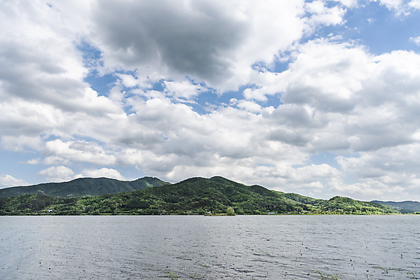 포토 JPG 주간 구름 여행 자연 하늘 한국 풍경 사람없음 야외 관광지 맑음 봄 국내여행 남한강 두물머리 양평 국내포토 자연요소 계절 아시아 날씨 강 생태계 경기도 파일형식