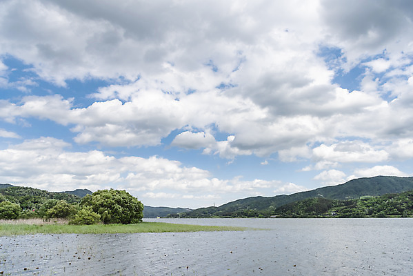 포토 JPG 주간 구름 여행 자연 하늘 한국 풍경 사람없음 야외 관광지 맑음 봄 국내여행 남한강 두물머리 양평 국내포토 자연요소 계절 아시아 날씨 강 생태계 경기도 파일형식