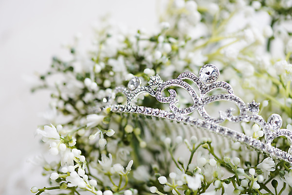 포토 JPG 스튜디오촬영 꽃 행복 신부 부케 결혼 프로포즈 장신구 결혼식 새출발 실내 사랑 근접촬영 사람없음 장식 하이앵글 흰색 보석 오브젝트 티아라 결혼소품 설레임 헤어액세사리 국내포토 식물 감정 뷰포인트 컬러 꽃다발 왕관 새로움 이벤트 내부 광석 출발 파일형식