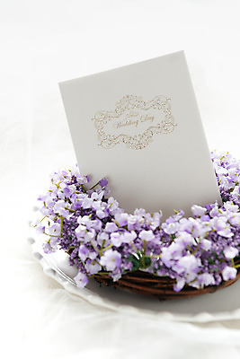 포토 JPG 스튜디오촬영 꽃 행복 부케 결혼 프로포즈 결혼식 새출발 실내 사랑 사람없음 장식 흰색 편지지 오브젝트 청첩장 초대장 초대 결혼소품 설레임 국내포토 식물 감정 컬러 꽃다발 새로움 카드_감사 이벤트 내부 편지 출발 파일형식