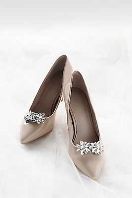 포토 JPG 스튜디오촬영 행복 신부 구두 결혼 신발 프로포즈 결혼식 새출발 실내 사랑 사람없음 장식 오브젝트 한켤레 결혼소품 설레임 웨딩슈즈 국내포토 1 감정 새로움 이벤트 내부 출발 파일형식