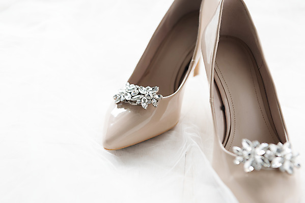 포토 JPG 스튜디오촬영 행복 신부 구두 결혼 신발 프로포즈 결혼식 새출발 실내 사랑 사람없음 장식 오브젝트 한켤레 결혼소품 설레임 웨딩슈즈 국내포토 1 감정 새로움 이벤트 내부 출발 파일형식