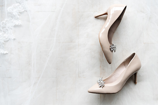 포토 JPG 스튜디오촬영 행복 신부 구두 결혼 신발 프로포즈 결혼식 새출발 실내 사랑 사람없음 장식 하이앵글 오브젝트 한켤레 결혼소품 설레임 웨딩슈즈 플랫레이 국내포토 1 감정 뷰포인트 새로움 이벤트 내부 플랫 출발 파일형식