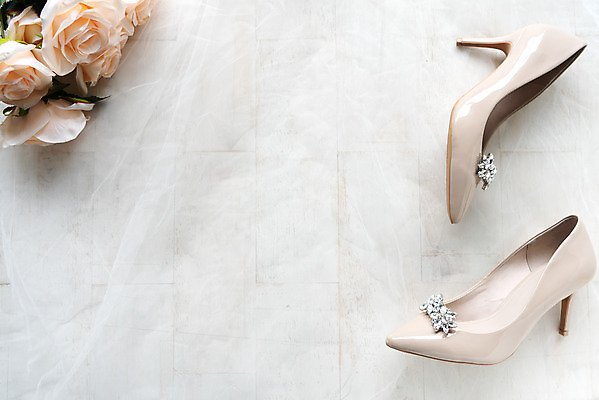 포토 JPG 스튜디오촬영 행복 신부 구두 부케 결혼 신발 프로포즈 결혼식 새출발 실내 사랑 사람없음 장식 하이앵글 오브젝트 한켤레 결혼소품 설레임 웨딩슈즈 플랫레이 국내포토 1 감정 뷰포인트 꽃다발 새로움 이벤트 내부 플랫 출발 파일형식