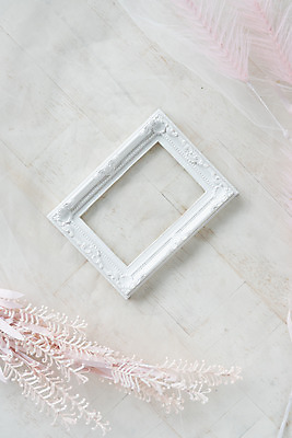 포토 JPG 스튜디오촬영 행복 액자 결혼 프로포즈 결혼식 새출발 프레임 실내 액자틀 사랑 사람없음 장식 하이앵글 흰색 추억 오브젝트 사진틀 결혼소품 설레임 기념사진 플랫레이 국내포토 감정 뷰포인트 컬러 컨셉 새로움 틀 이벤트 내부 플랫 출발 파일형식