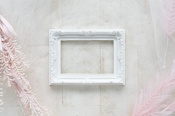 포토 JPG 스튜디오촬영 행복 액자 결혼 프로포즈 결혼식 새출발 프레임 실내 액자틀 사랑 사람없음 장식 하이앵글 흰색 추억 오브젝트 사진틀 결혼소품 설레임 기념사진 플랫레이 국내포토 감정 뷰포인트 컬러 컨셉 새로움 틀 이벤트 내부 플랫 출발 파일형식